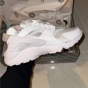 Women’s Nike hurrache sneakers